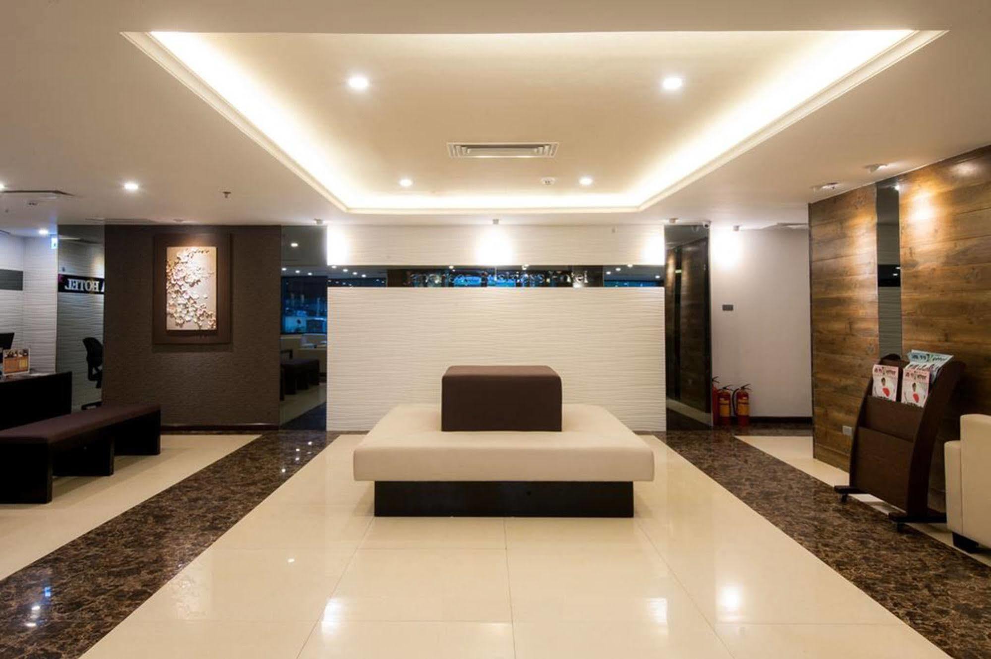 Sakura Hotel Hanoi Exterior photo