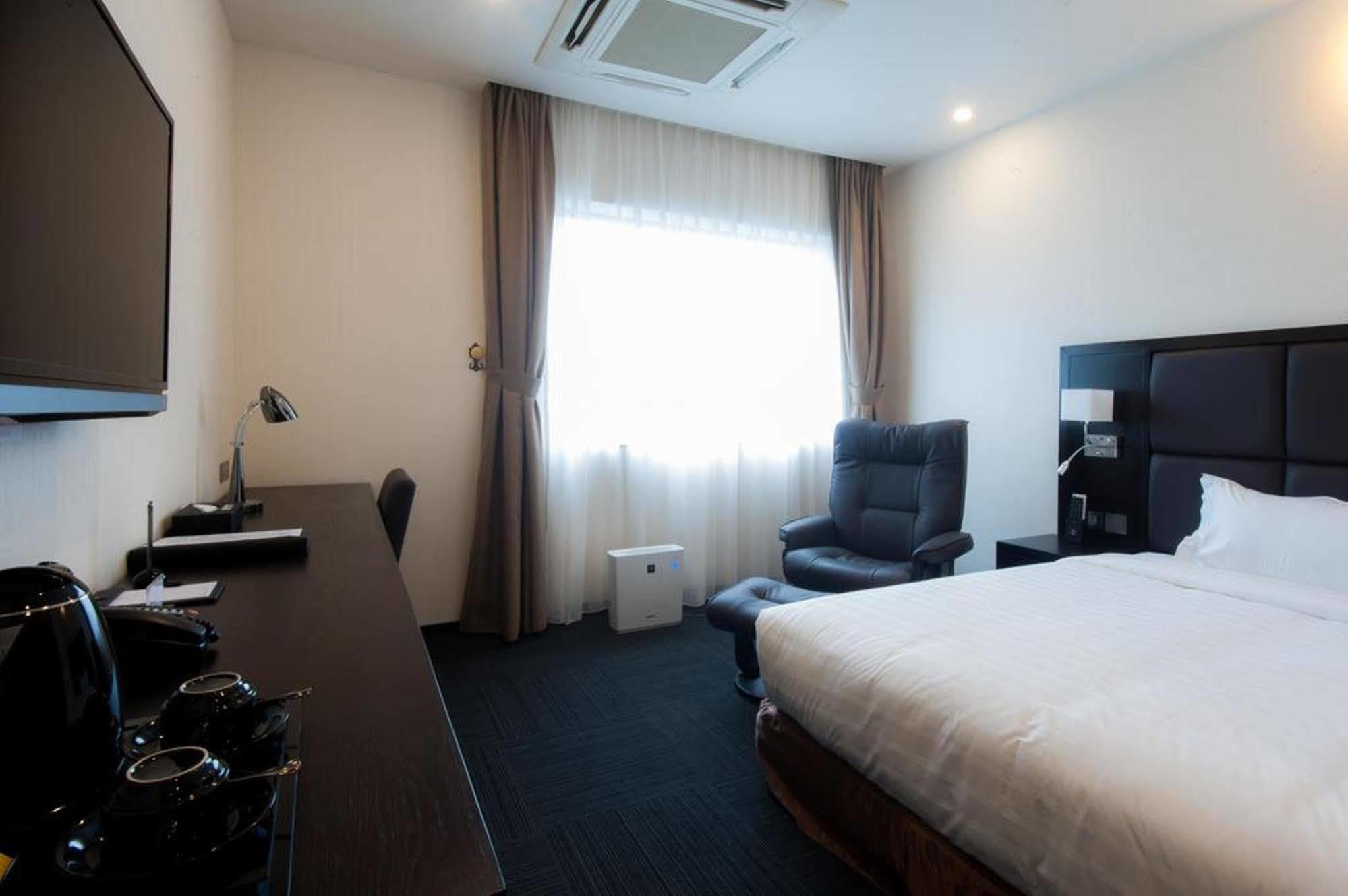 Sakura Hotel Hanoi Exterior photo